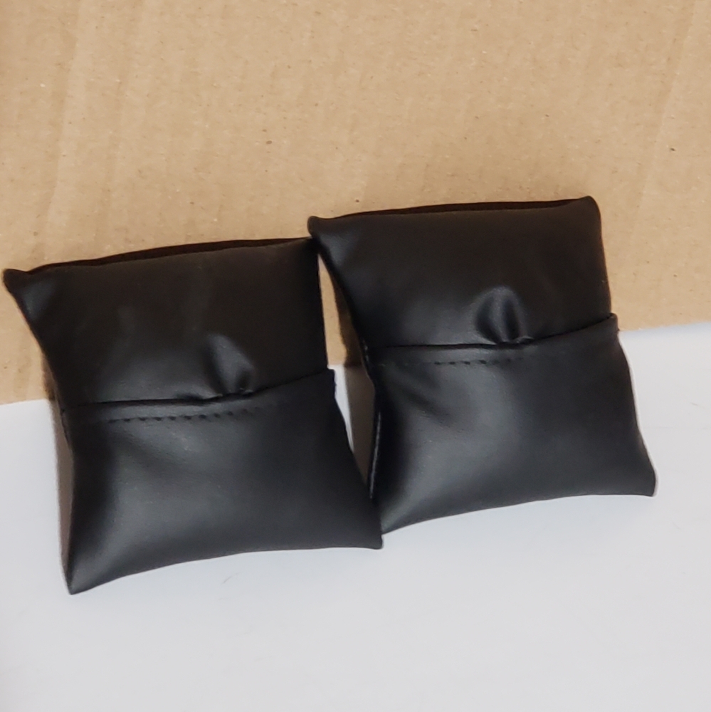 Bracelet displays bundle